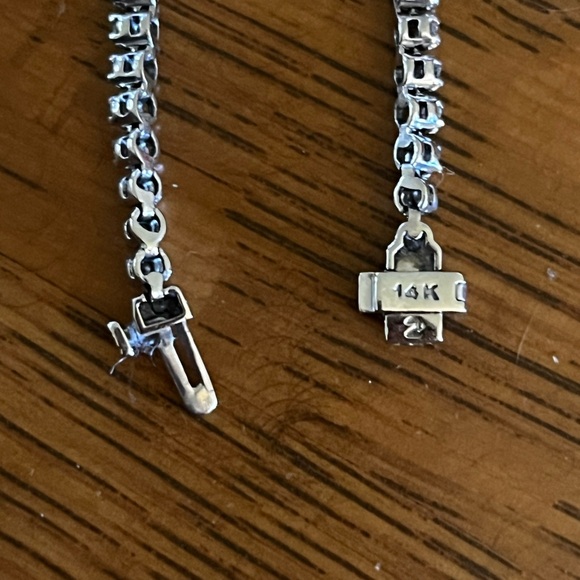 Kay Jewelers 2 carat diamond Tennis Bracelet 14k white gold. - Picture 5 of 8